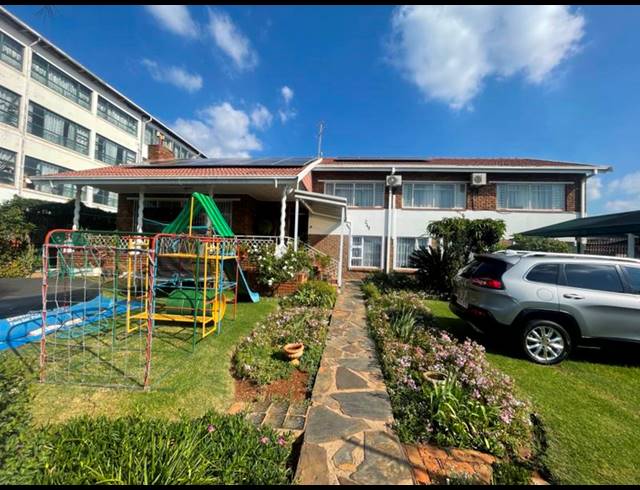6 BEDROOM HOUSE FOR SALE IN LAUDIUM